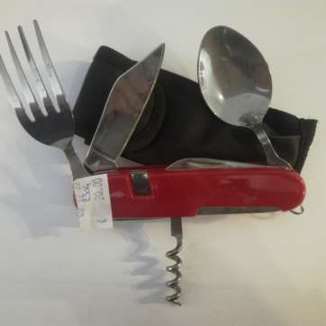 COUTEAU CAMPING ROUGE