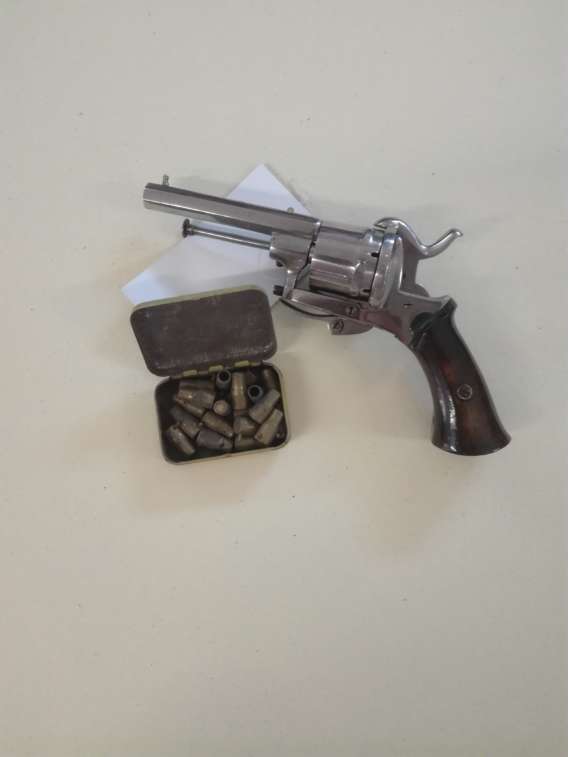 ARTISANAL ANCIEN REVOLVER A BROCHE 8MM
